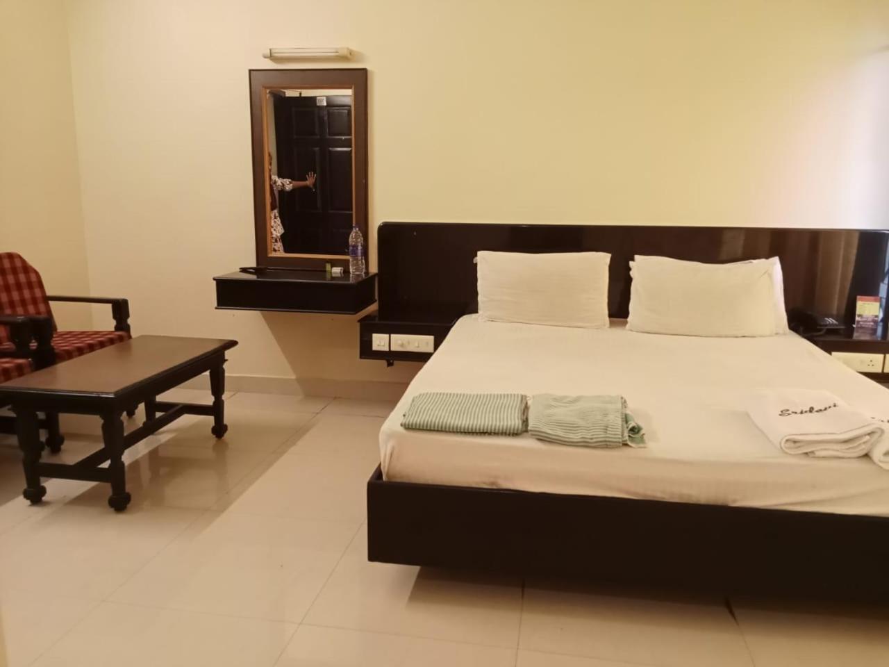 Hotel Sri Devi Kanyakumari Exteriör bild